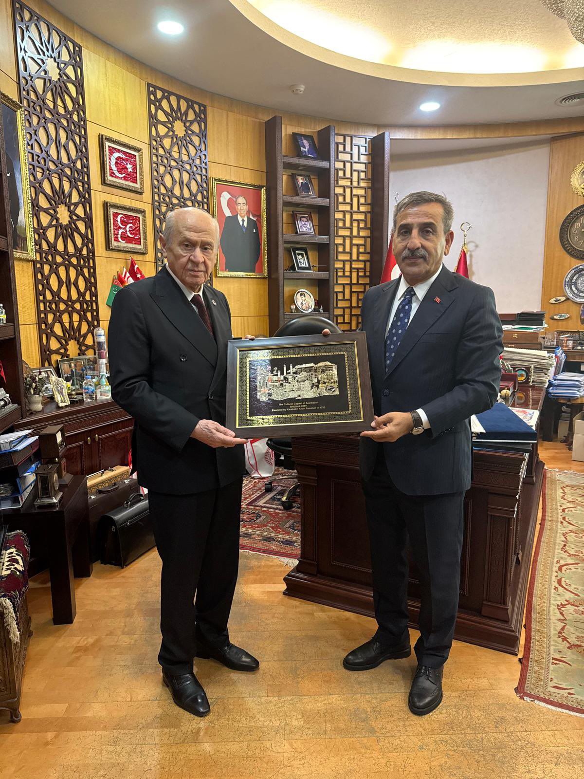 Bahçeli, Kamu-Sen'in Raporunu Kabul Etti