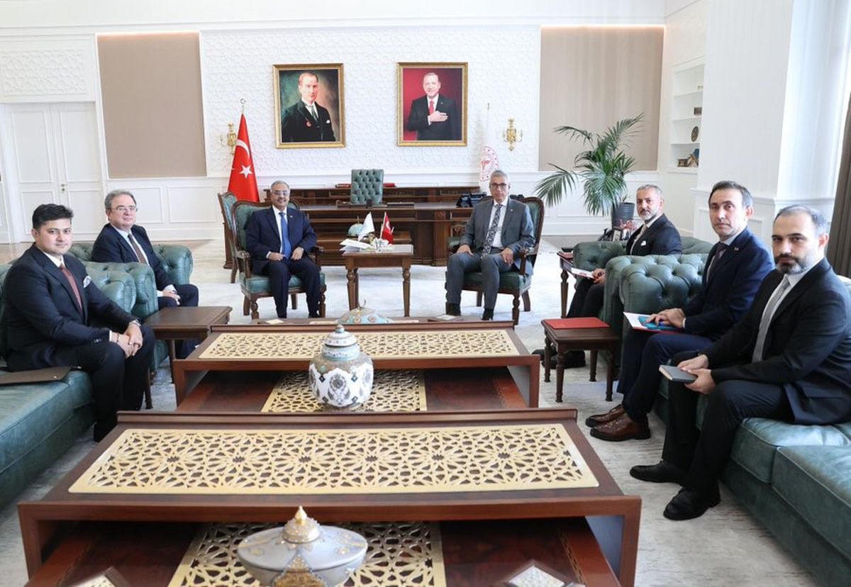 Sağlık Bakanı Memişoğlu, D-8 Genel Sekreteri Mahmood ile görüştü