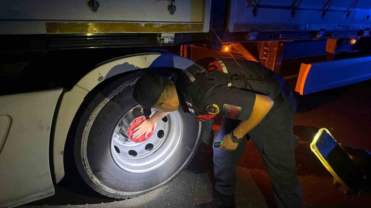 Bilecik'te Tırda Balata Dumanı Panik Yarattı