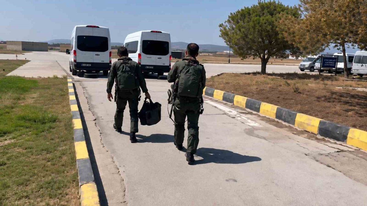 TSK'dan Batı Karadeniz'de Başarılı Eğitim Uçuşu