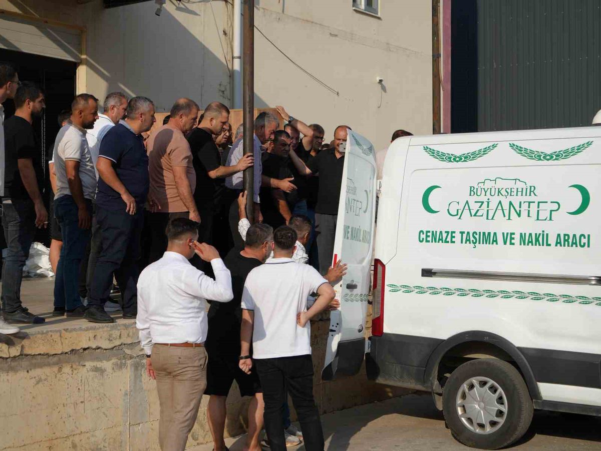 Girne'de batan gemide ölen Balyemez'in cenazesi Gaziantep'te