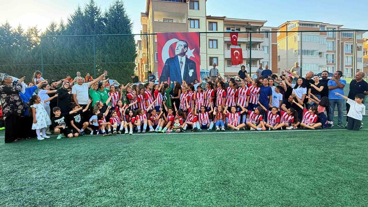 Bilecik Koleji U15 Kız Futbol Takımı Lige Farklı Başladı: 9-1