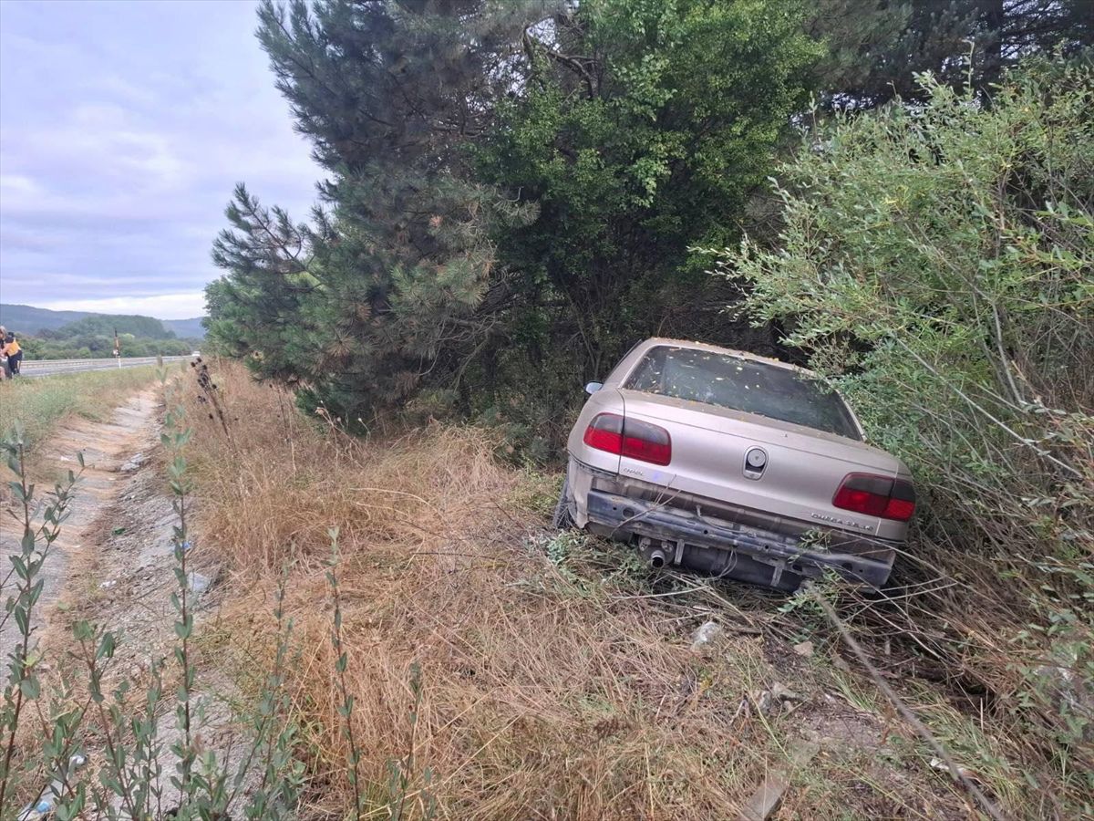 Bozüyük'te Ağaca Çarpan Otomobilde 4 Yaralı