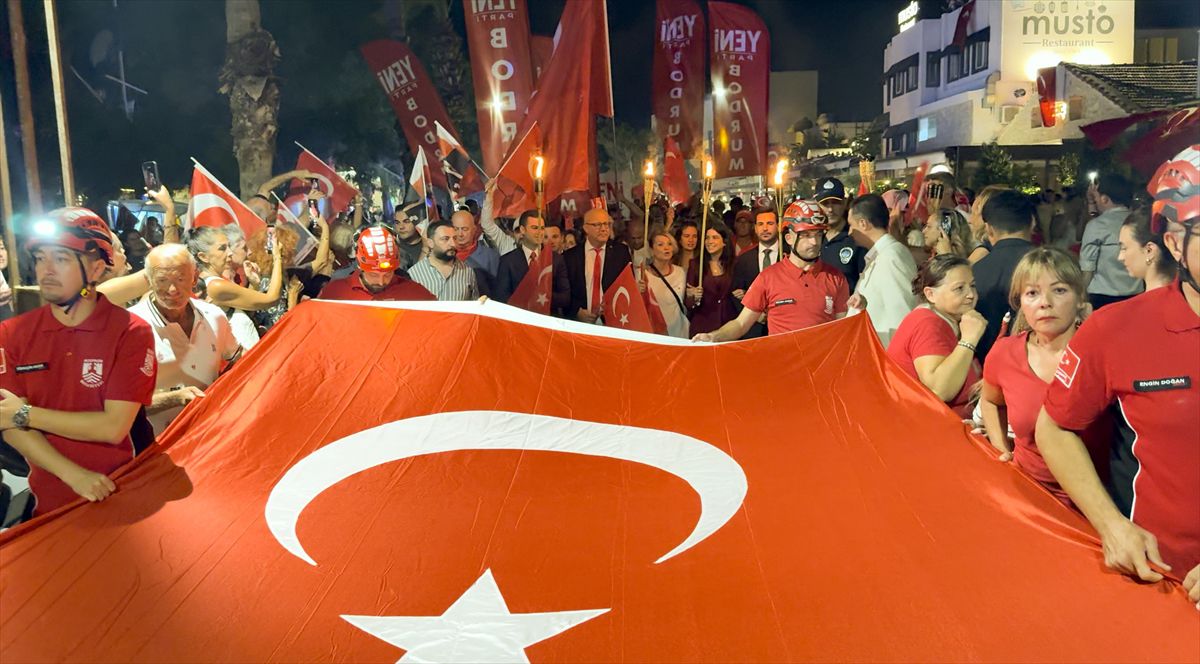 Bodrum'da 30 Ağustos Zafer Bayramı Fener Alayı