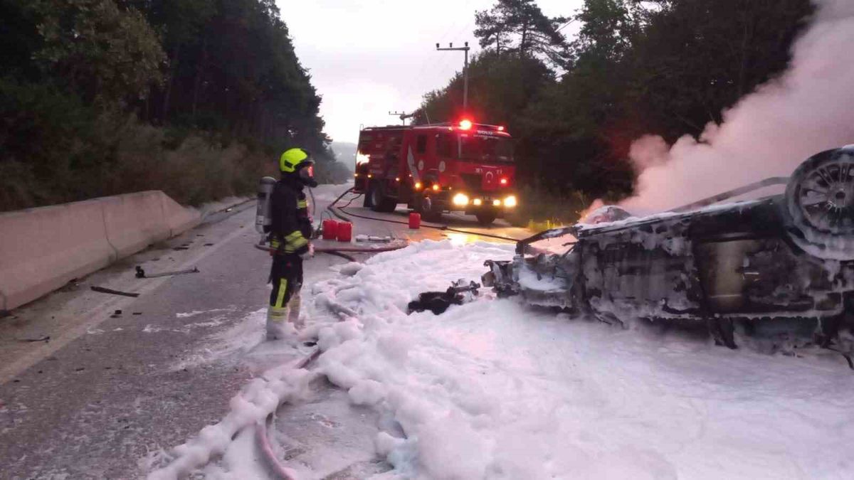 Bolu'da Ters Dönen Otomobil Alev Aldı, Sürücü Yaralı Kurtuldu