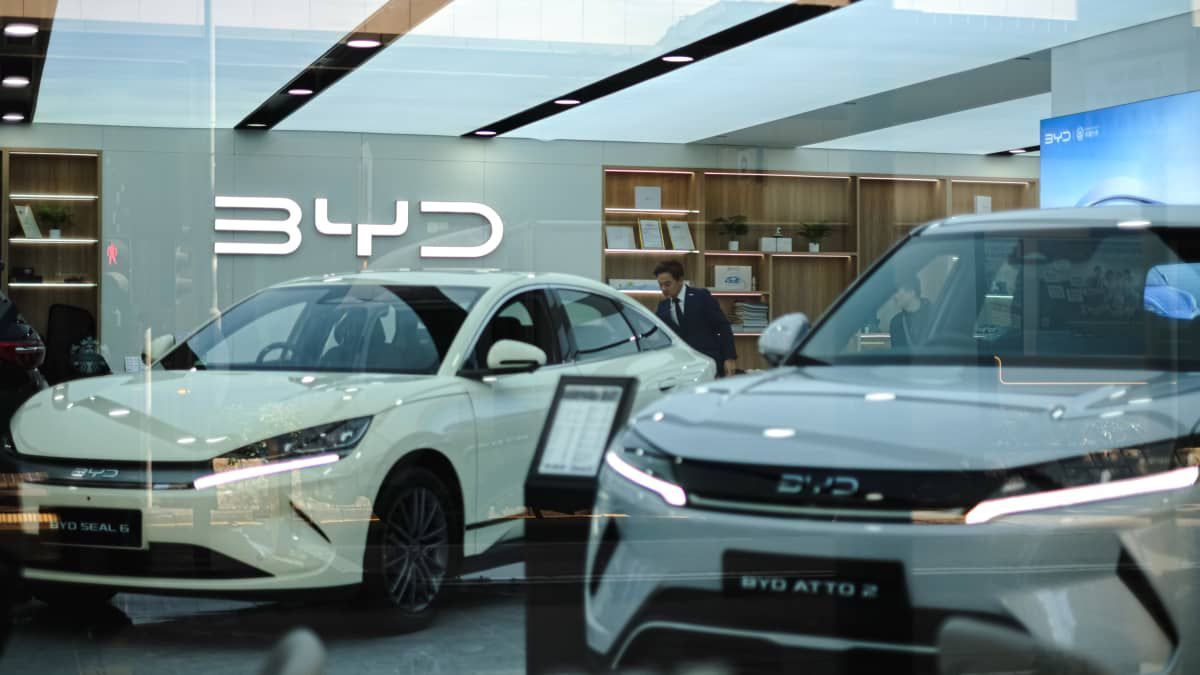 BYD'nin İlk Yarı Gelir ve Kârı Düştü, Hong Kong Hisseleri Geriledi