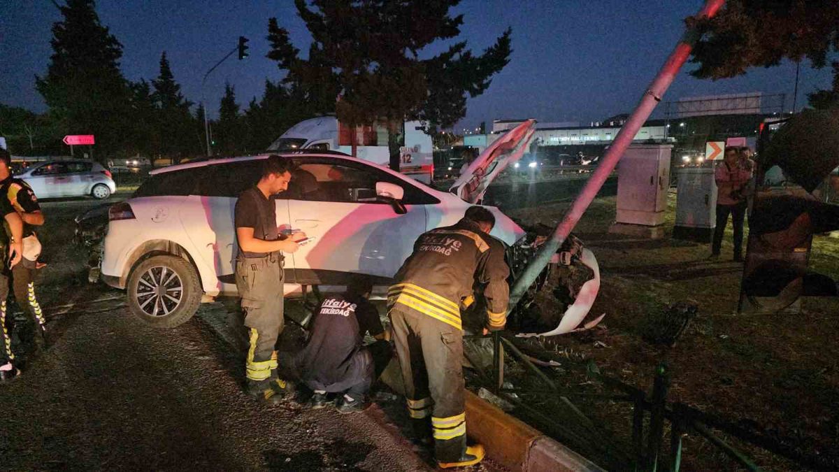 Çerkezköy'de Kafa Kafaya Çarpışma: 6 Yaralı
