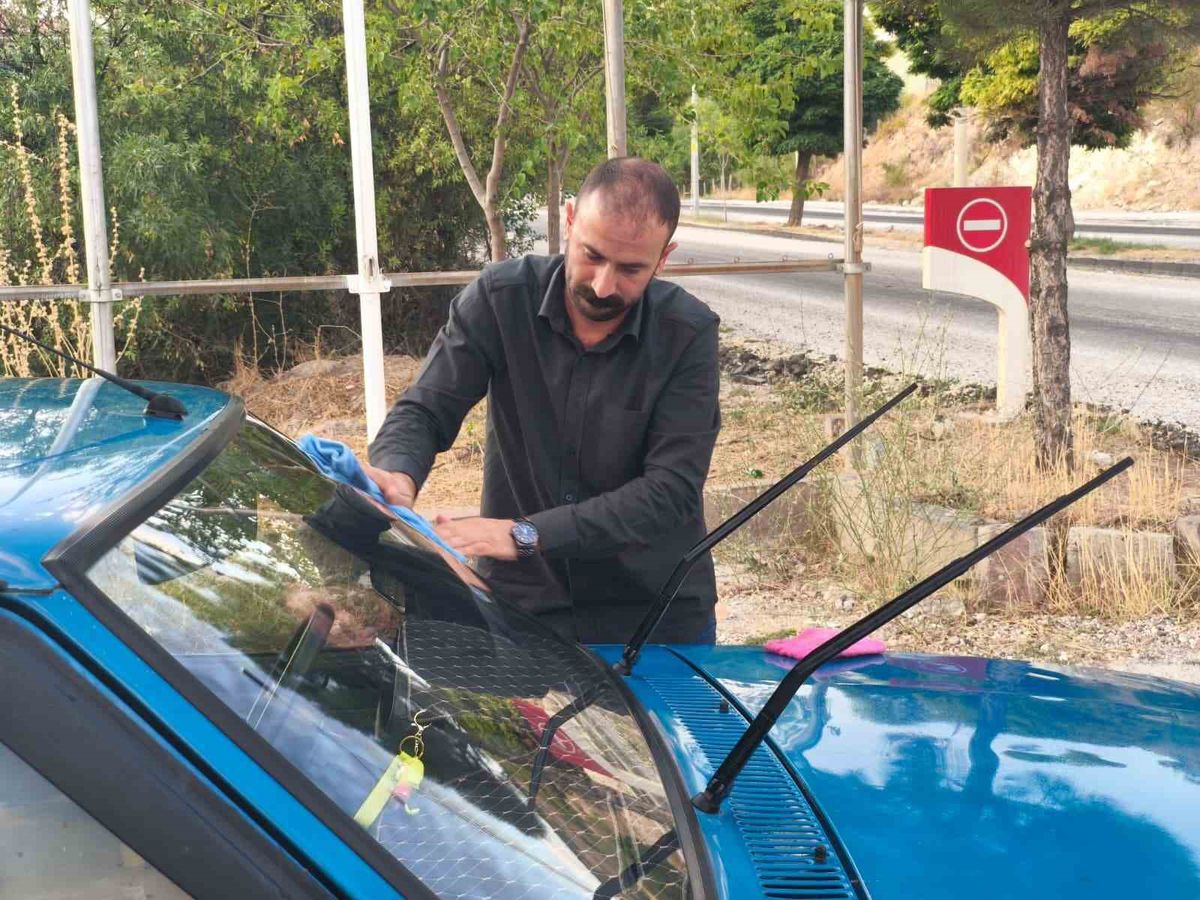 Çocukluk Hayali 32 Yaşındaki Şahin’e Duyulan Tutku: Günde Bir Saat Bakımla İlk Günkü Görünümünü Koruyor