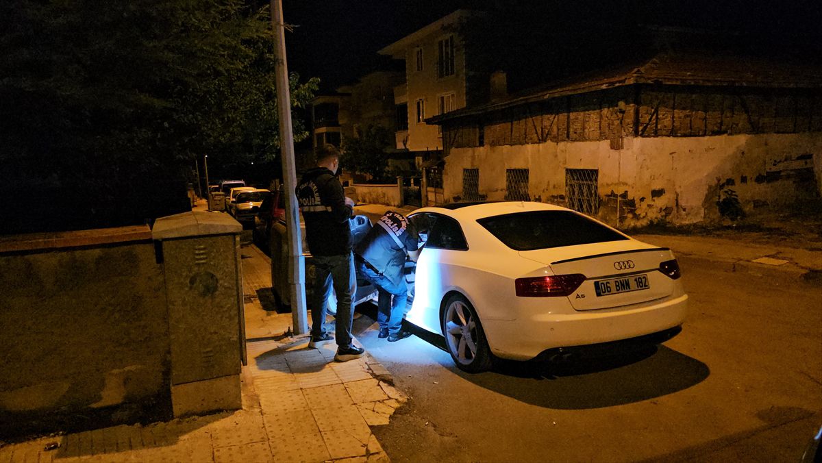 Çorum'da Park Halindeki Otomobile Silahlı Saldırı