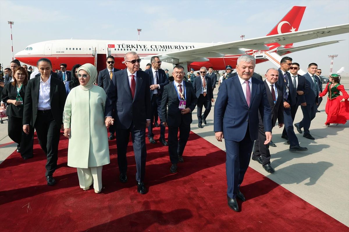 Cumhurbaşkanı Erdoğan'a Bişkek'te Dombra sürprizi