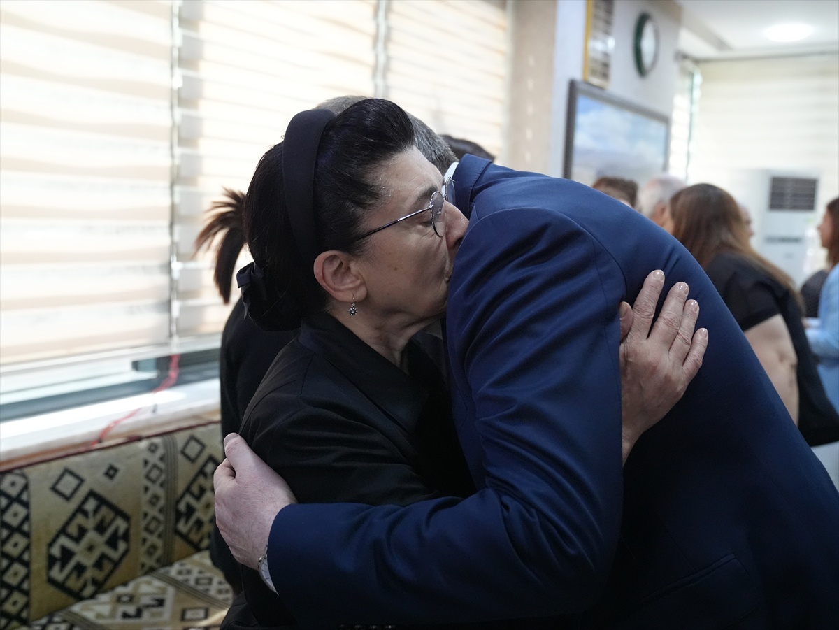 DEM Parti'den Leyla Zana'ya Taziye Ziyareti