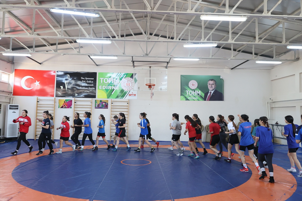 Genç Milli Güreşçiler Edirne'de Büyük Hedeflerle Kampta