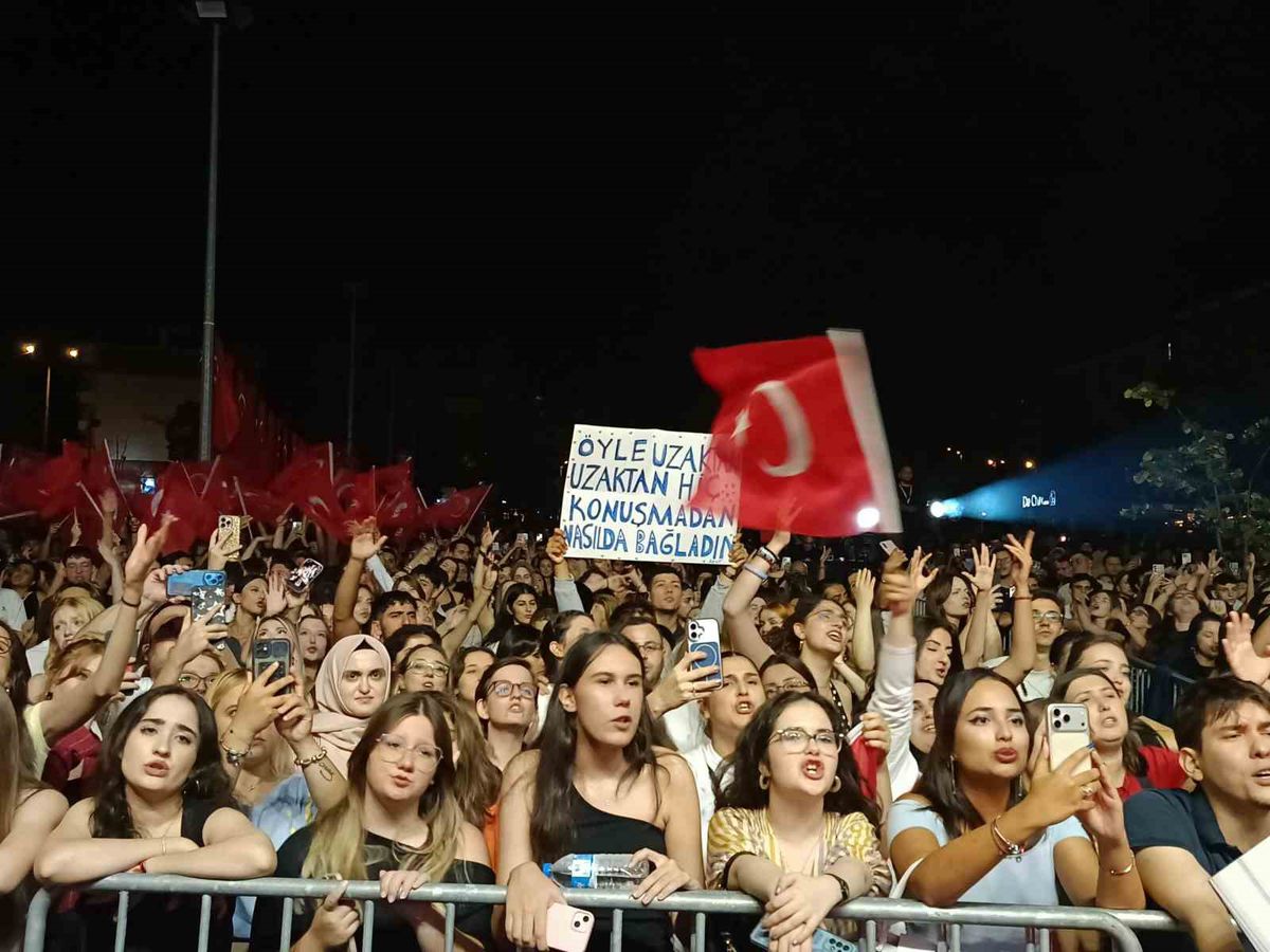 Edirne'de 30 Ağustos coşkusu: Göksel'den unutulmaz konser