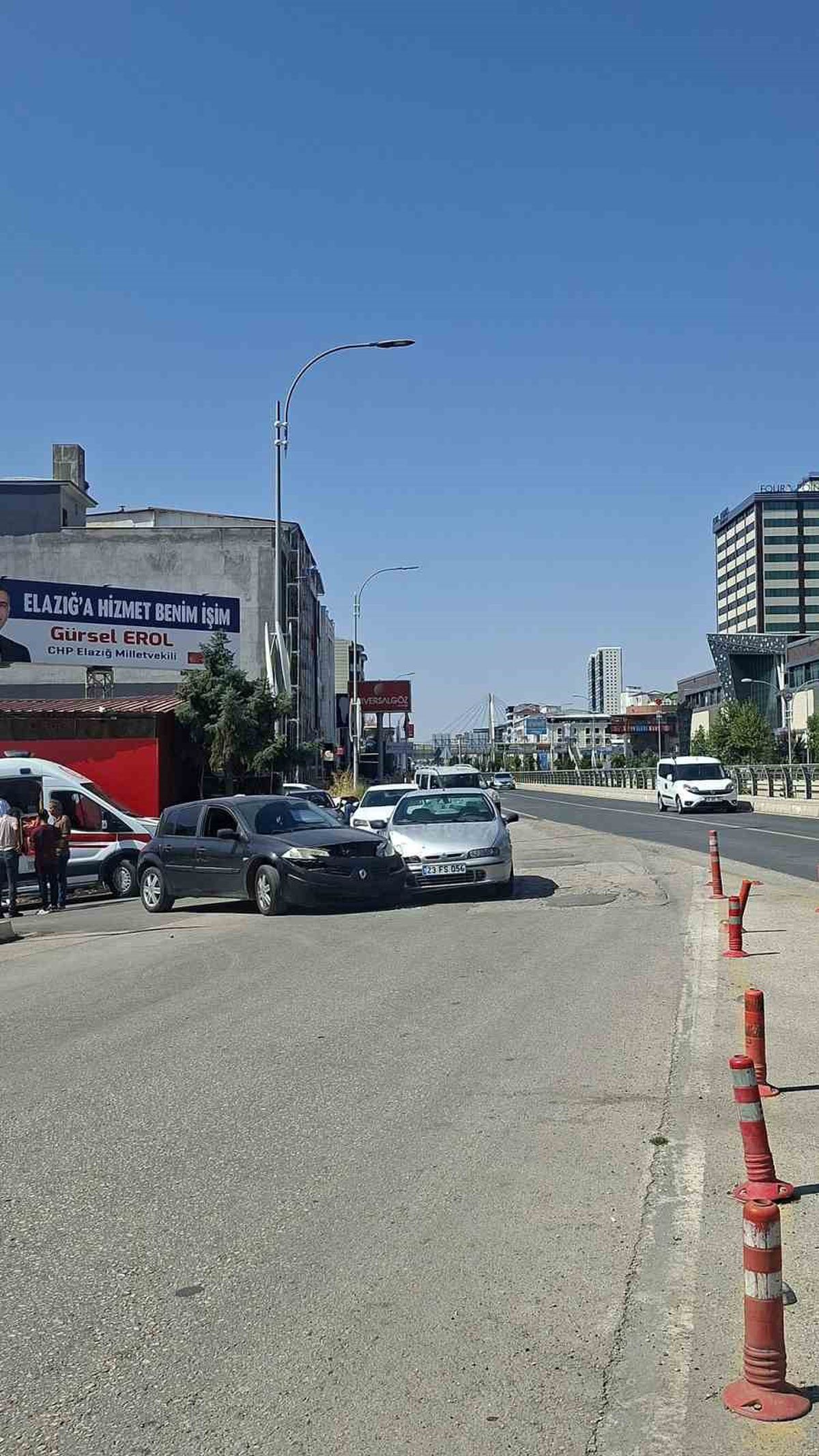 Elazığ'da İki Otomobil Çarpıştı: 1 Yaralı