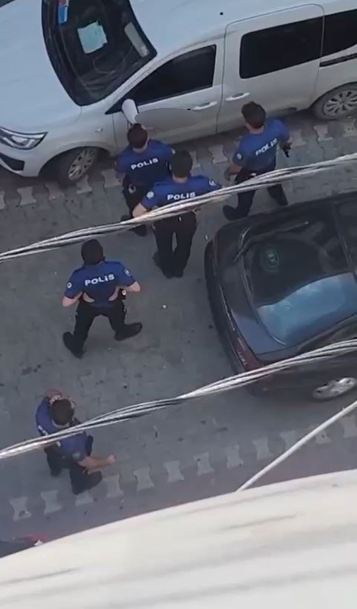 Esenyurt'ta bıçaklı dehşet: Polis havaya ateş açtı