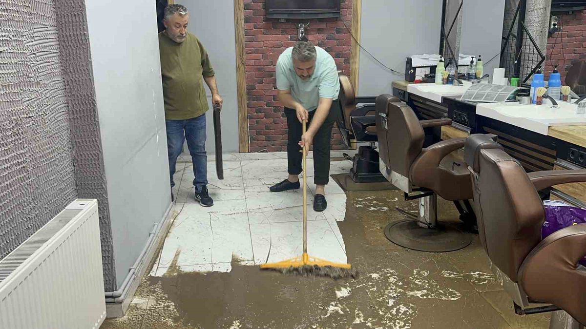 Fatsa'da sağanak: Su baskınları hayatı felç etti
