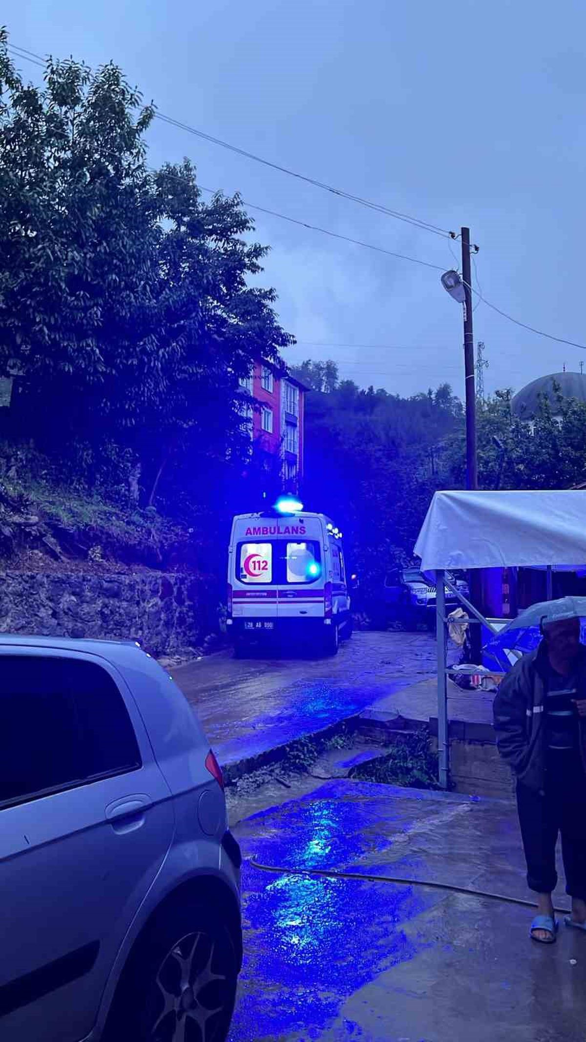 Giresun'da Sağanak Yağış Hayatı Felç Etti: Yollar Kapandı, Engelli Vatandaş Tahliye Edildi