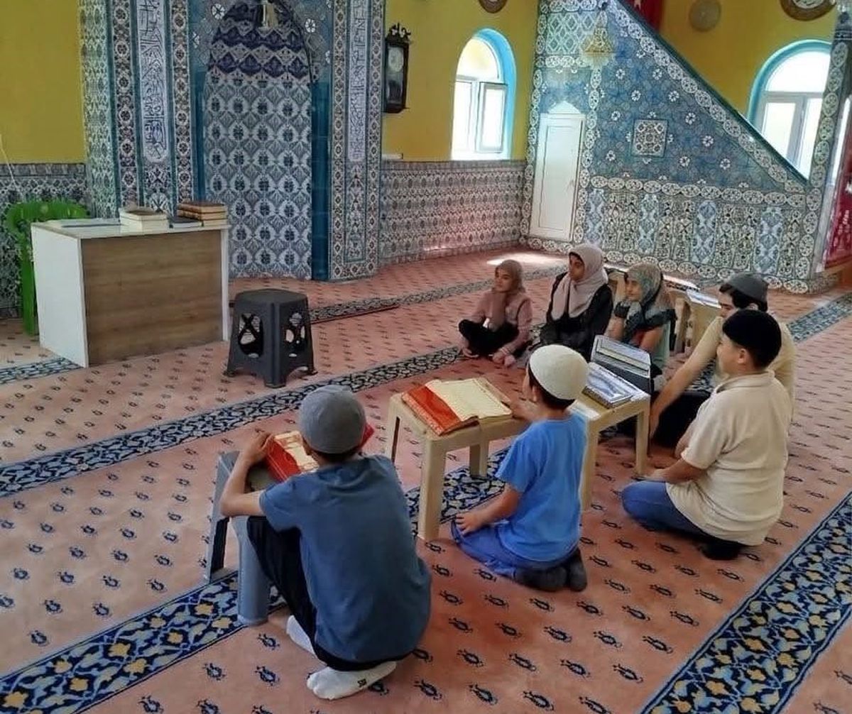 Saklar Köyü'nde Yaz Kur'an Kursu Kapanış Programı Coşkuyla Gerçekleştirildi