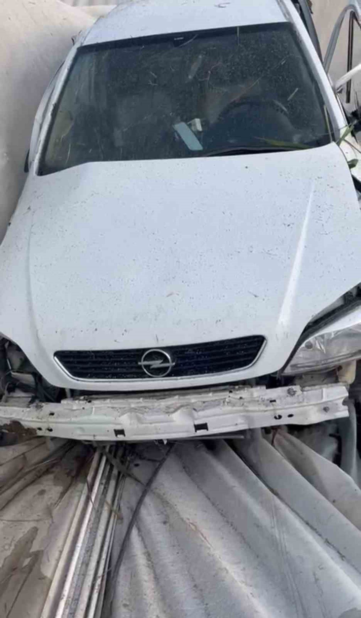 Seraya giren otomobil toprak zemine düştü: 1 ölü