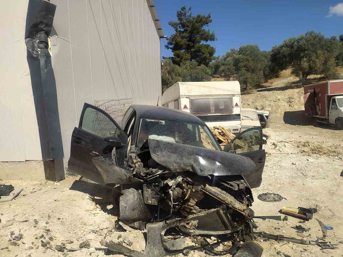 Söke-Kuşadası Yolunda Feci Kaza: 2 Ağır Yaralı