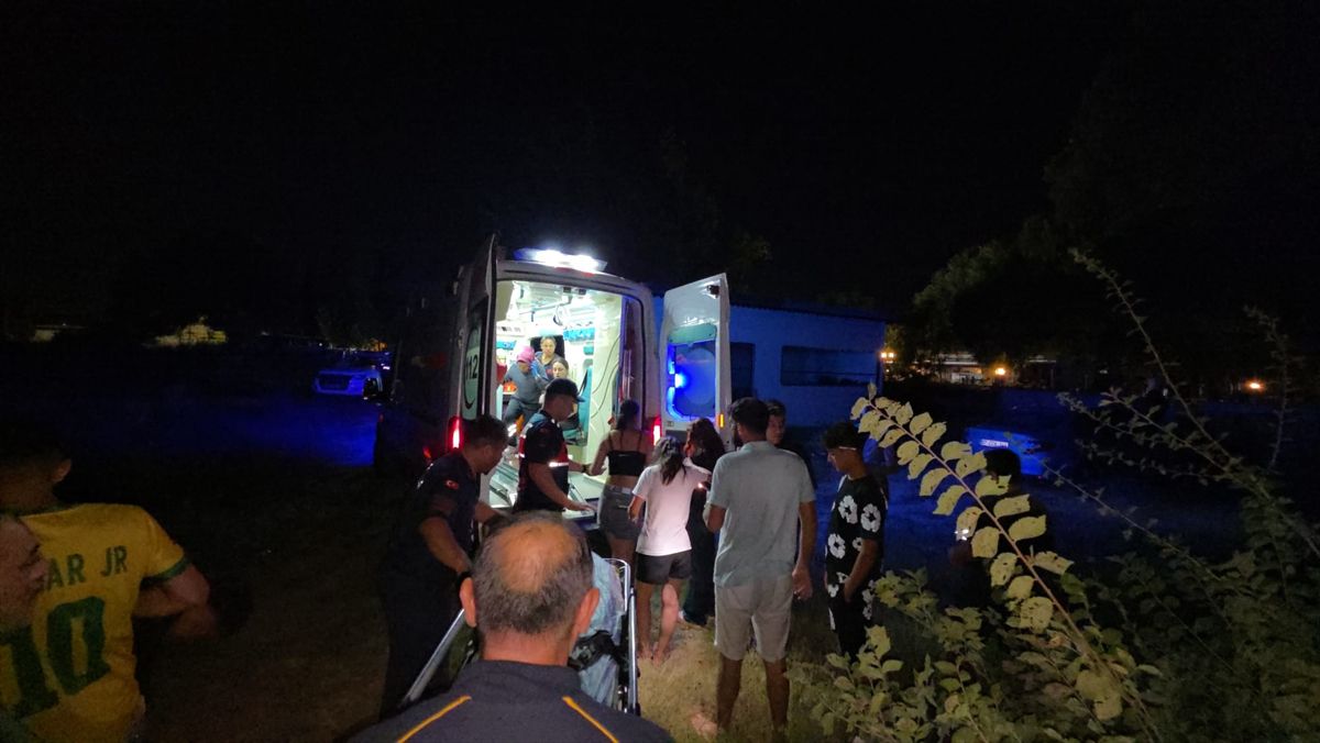 Manavgat Şelalesi'nde Mahsur Kalan 6 Kişi Kurtarıldı