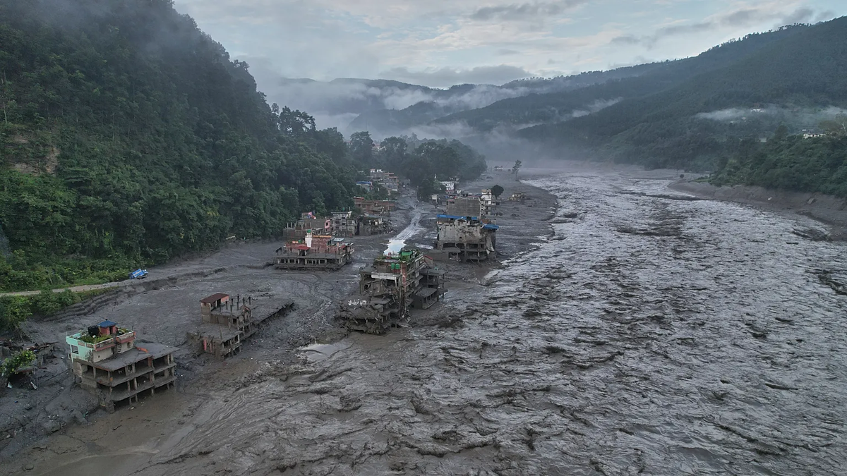 Nepal'de Sel Felaketi: Hidroelektrik Tünellerinde Mahsur Kalanlar İçin Kurtarma Çalışmaları Sürüyor