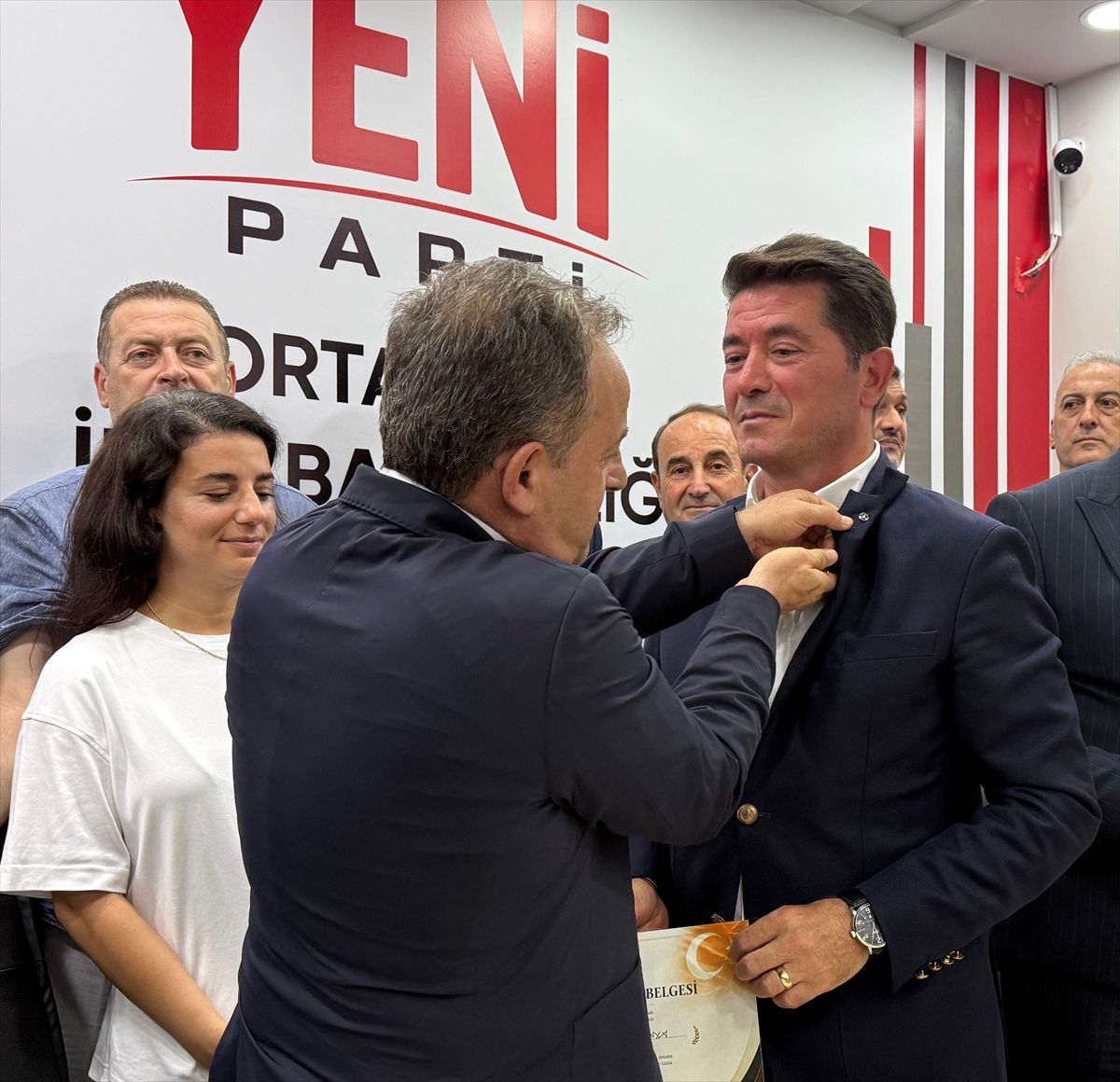 Ortahisar Belediye Başkanı Ahmet Kaya, Yeni Parti'ye katıldı