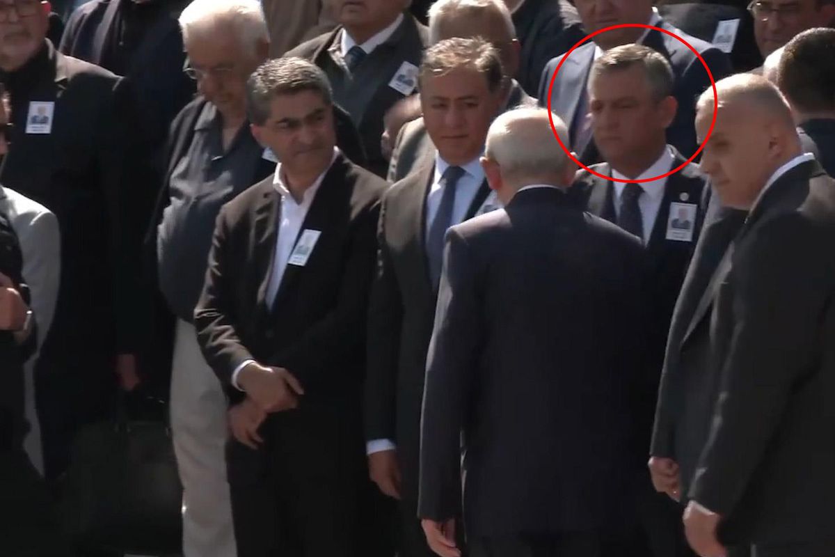 Özgür Özel'in yüz ifadesi bomba: Kılıçdaroğlu ile böyle tokalaştı