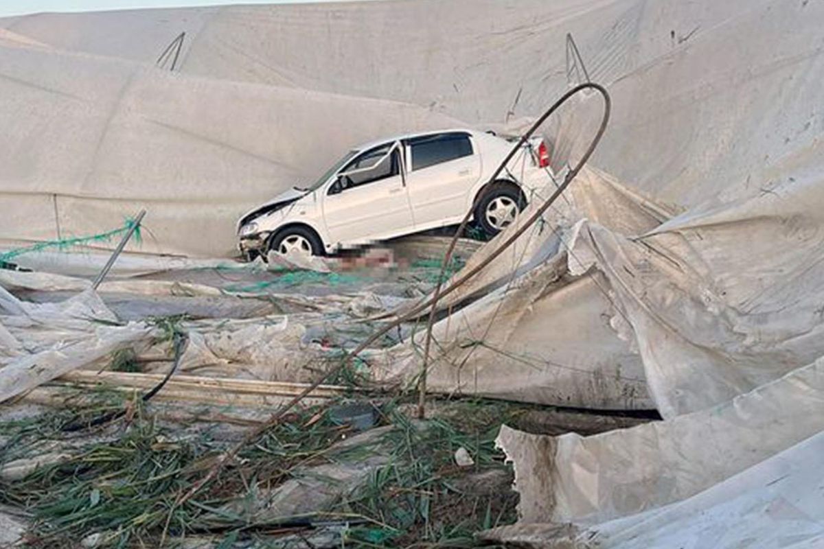 Otomobil seraya uçtu! Karı koca aynı kazada hayattan koptu