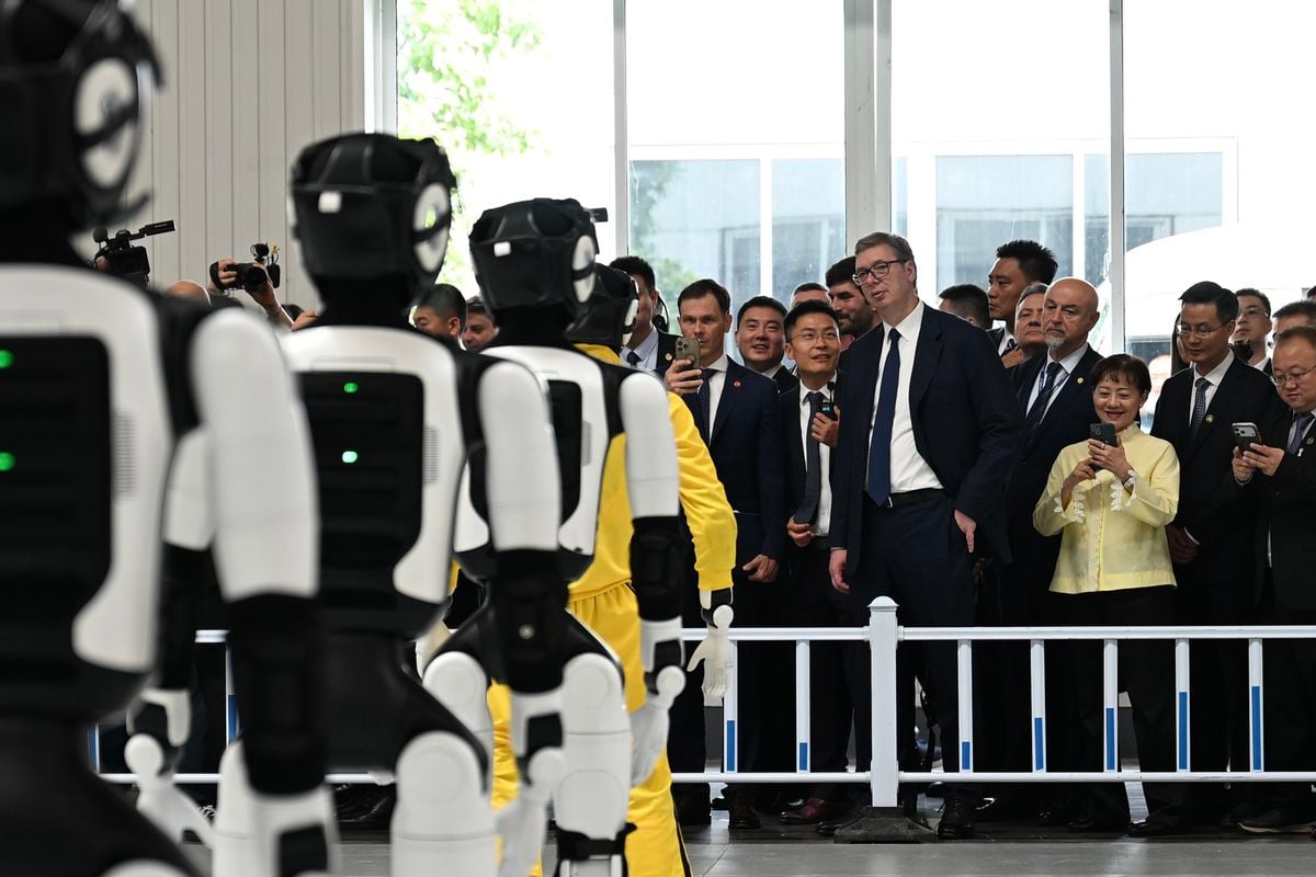 Sırbistan'da Çin Ortaklı İnsansı Robot Seri Üretimi Başladı