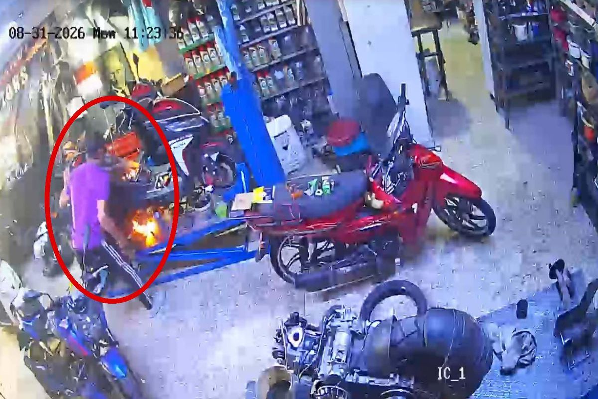 Manisa'da alev alan motosiklete sıradışı müdahale