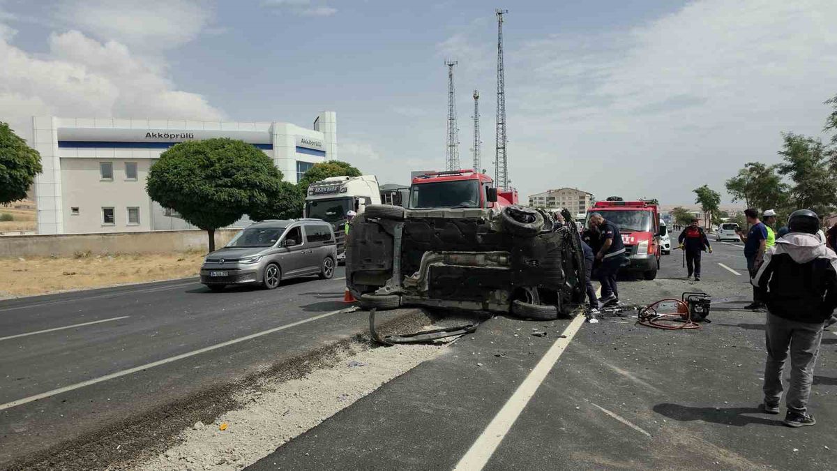 Tatvan'da İki Araç Çarpıştı: 2 Yaralı