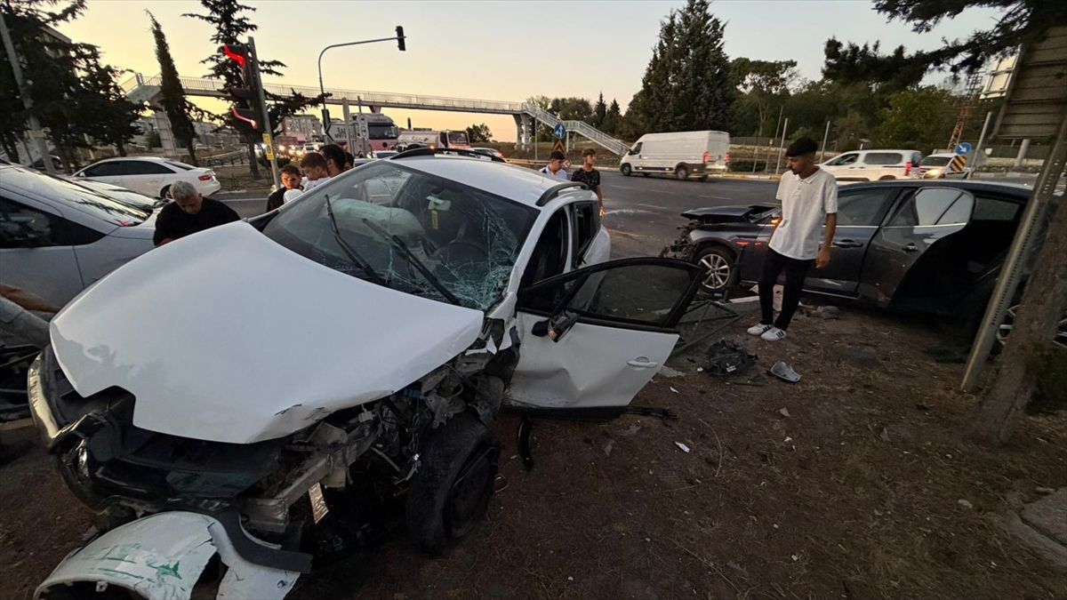 Çerkezköy'de Kaza: 3'ü Çocuk 6 Yaralı