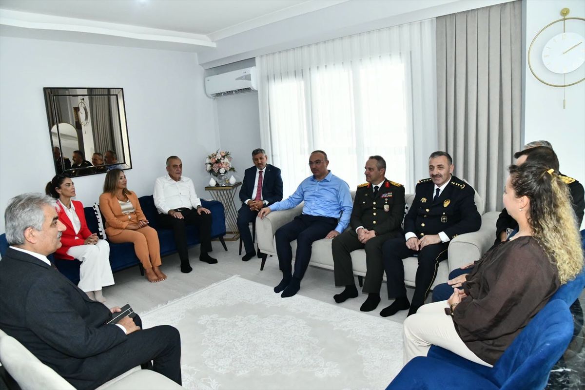 Vali Soytürk Gazi ve Şehit Ailelerini Ziyaret Etti