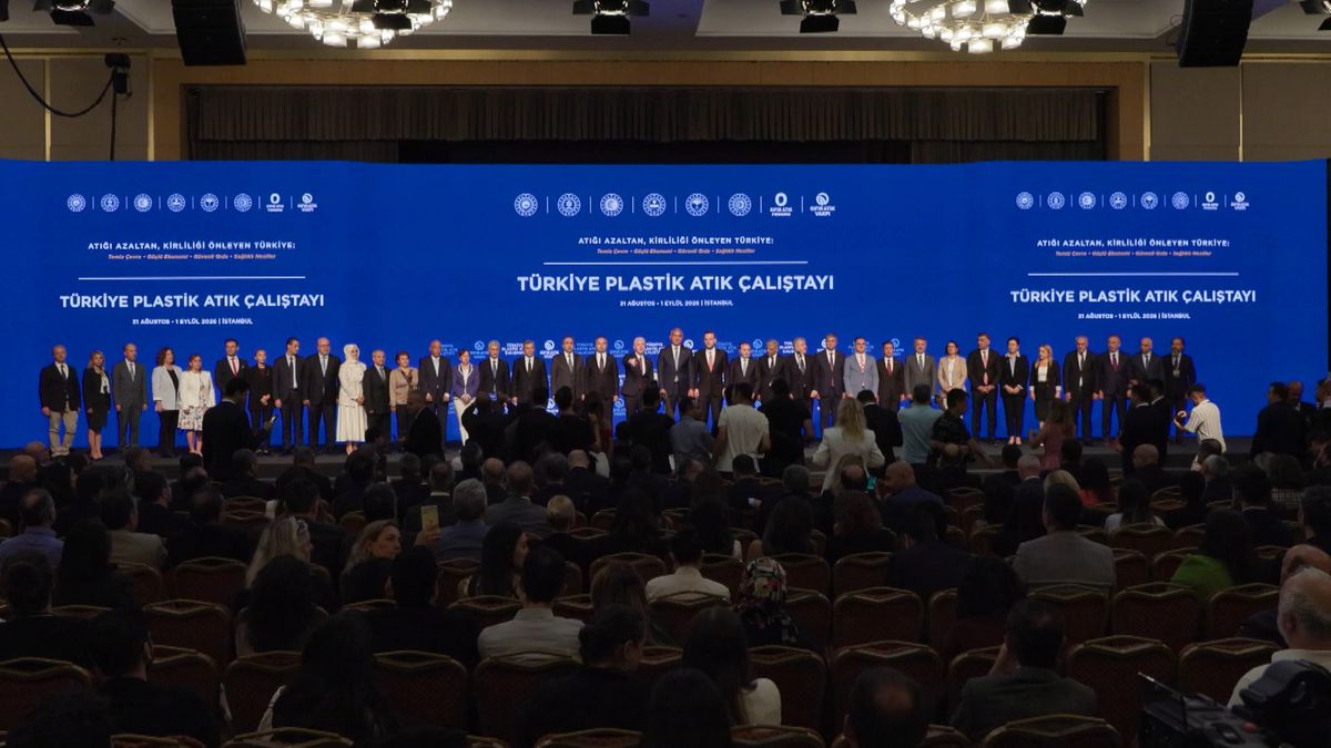 Türkiye Plastik Atık Çalıştayı İstanbul'da Başladı: Bakan Ersoy'dan Geri Kazanım Hedefleri