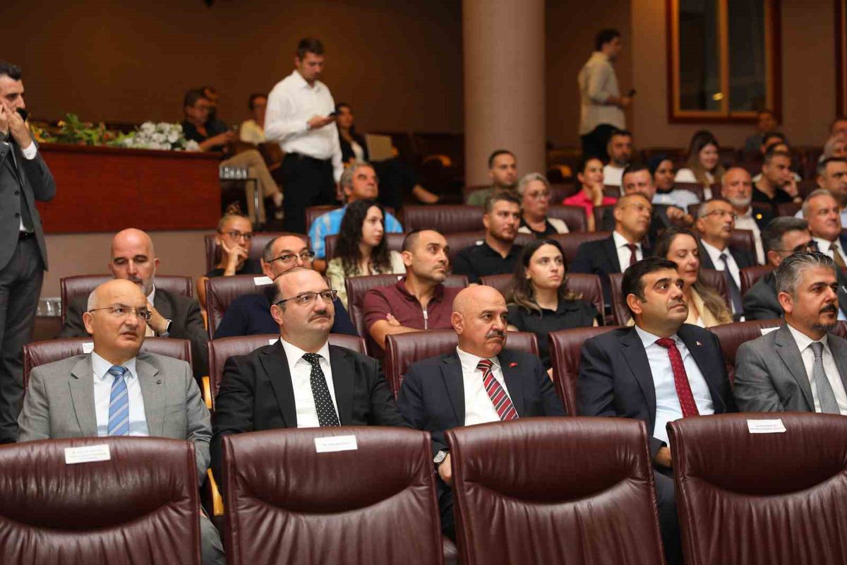 Atatürk Üniversitesi Rektörü Hacımüftüoğlu, Bursa'da Yükseköğretim Protokol Töreni ve ÜAK Toplantısına Katıldı