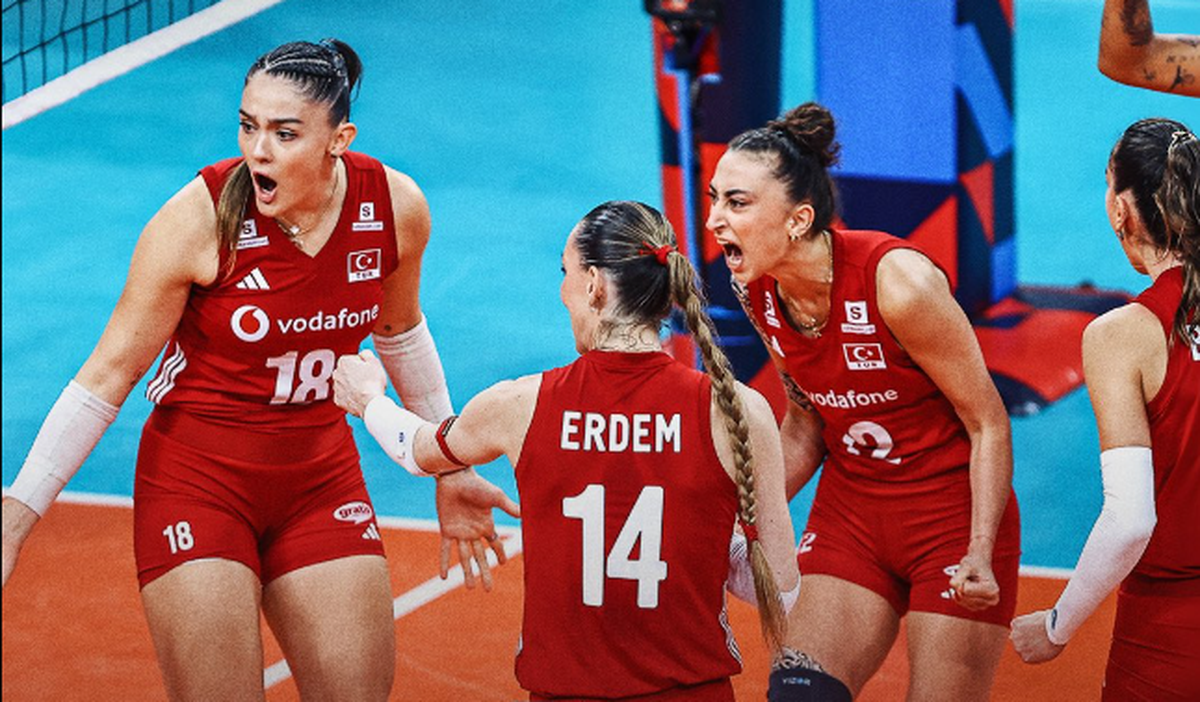 A Milli Kadın Voleybol Takımı, Azerbaycan'ı 3-0 Geçerek Çeyrek Finalde
