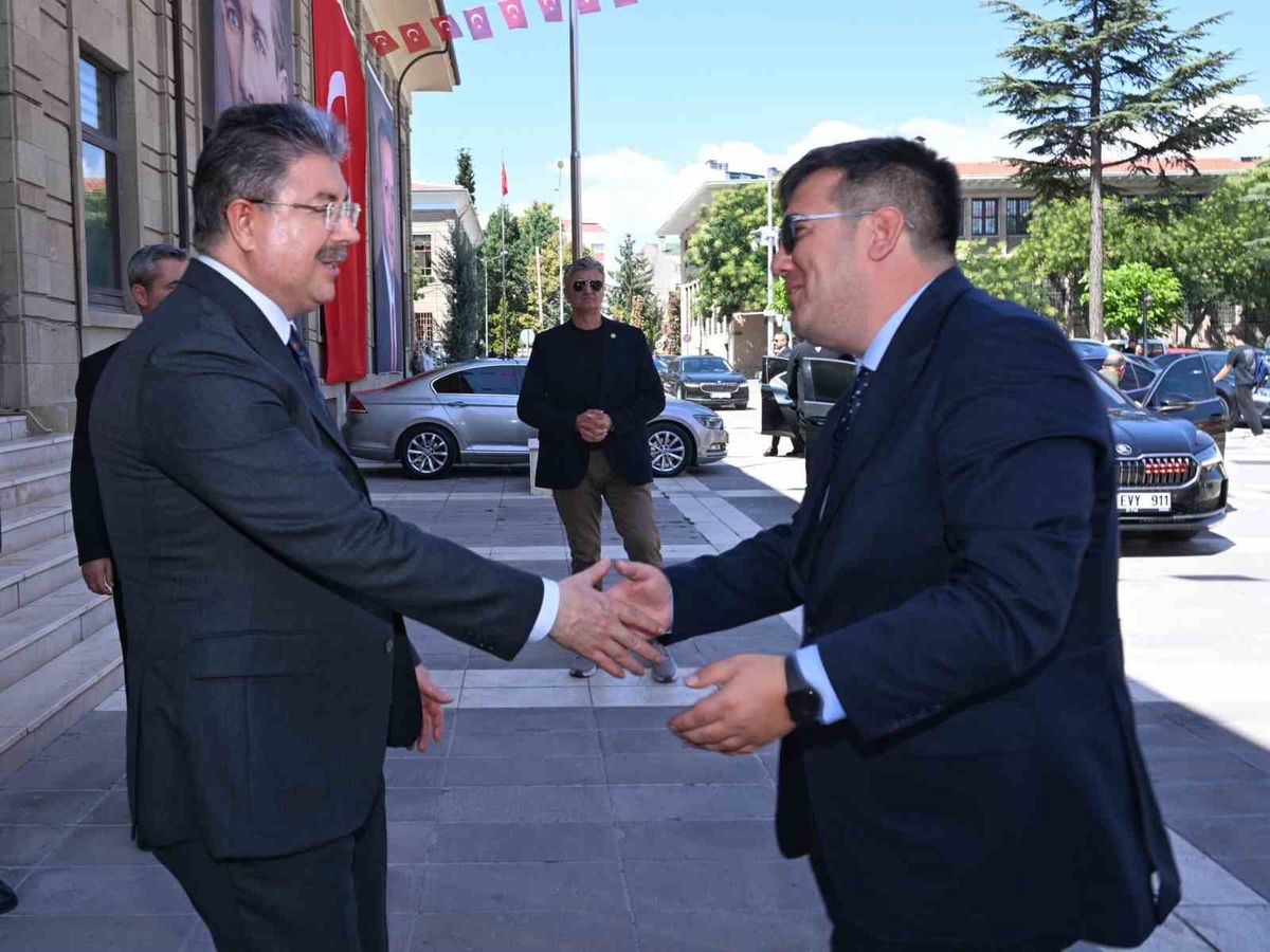 Bakan Yardımcısı Tuncay, Vali Yılmaz'ı ziyaret etti