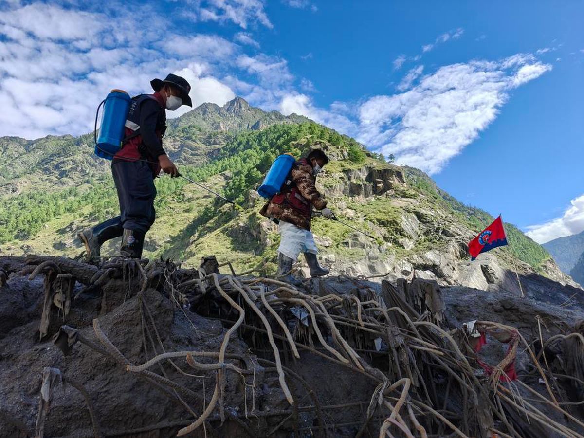 Xizang'da Heyelan Sonrası Dezenfeksiyon Sürüyor