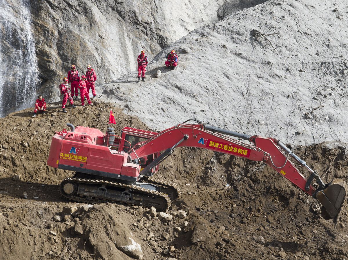 Gyirong Sınır Kapısı Yolu Heyelan Sonrası Yeniden Açıldı