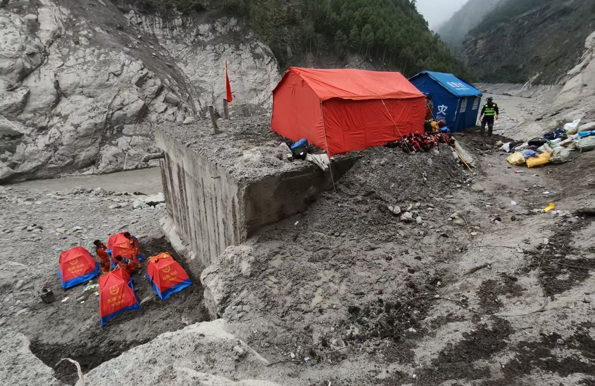 Xizang'da Heyelan Sonrası Kurtarma Çalışmaları Aralıksız Sürüyor