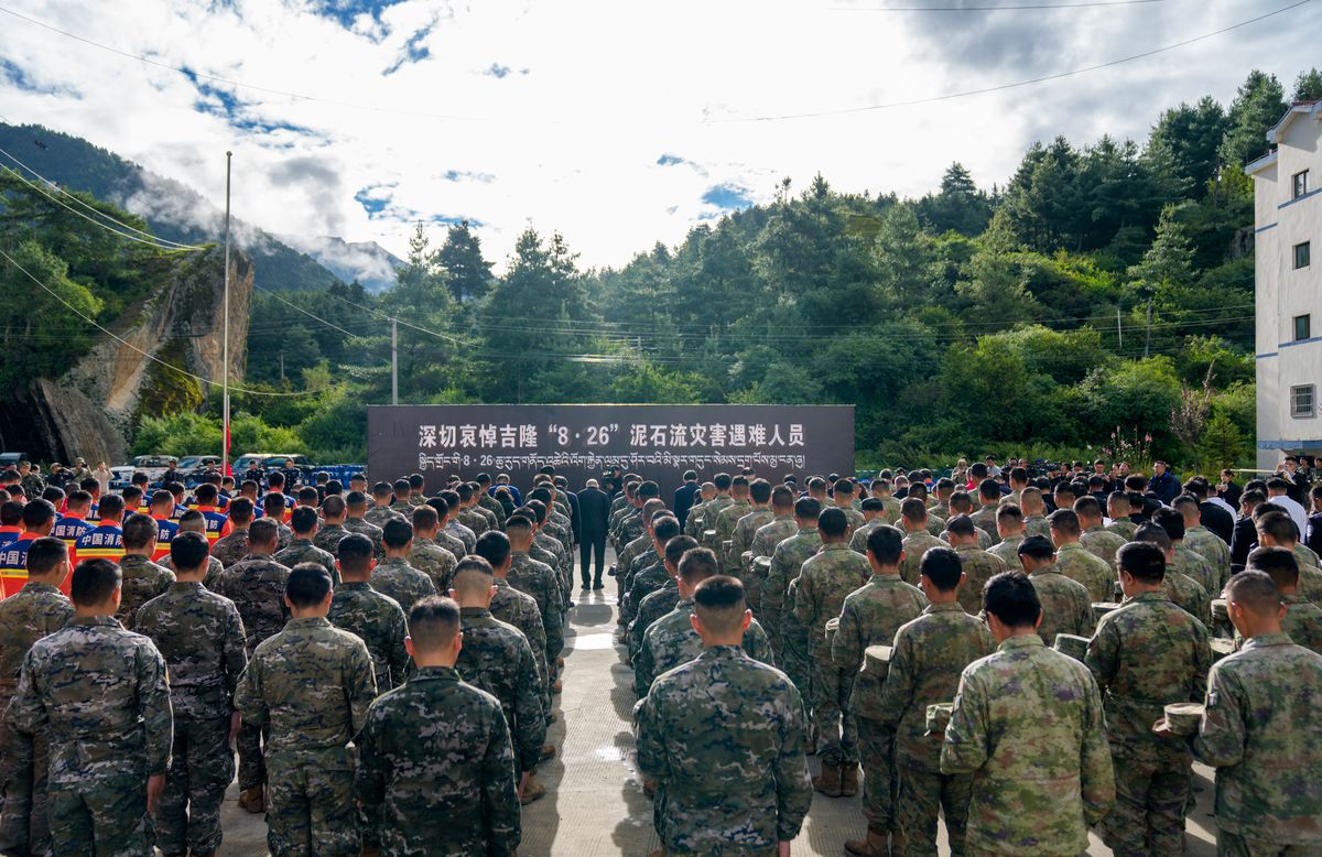 Xizang'da Heyelan Kurbanları İçin Anma Töreni Düzenlendi
