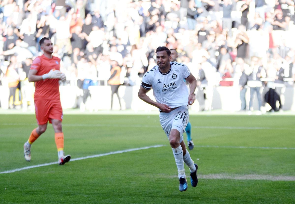 Altay, Deniz Kadah'ın lisansını çıkardı