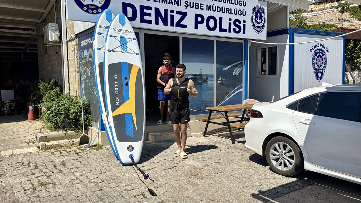 Antalya'da Paddle Board Mahsur Kalanlar Kurtarıldı