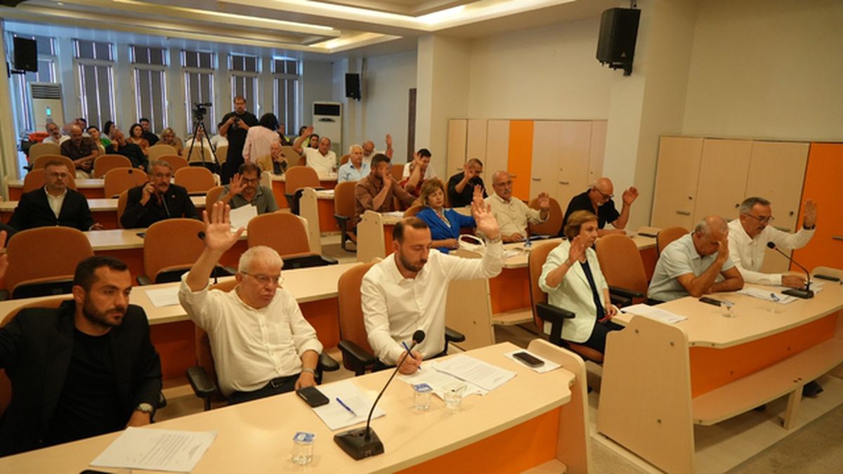 Atakum Belediye Meclisi'nde Maaş Krizi ve Komisyon Havaleleri