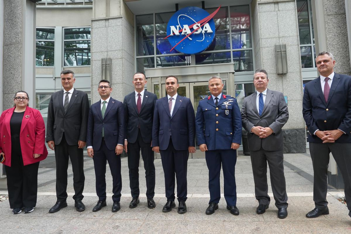 İmzalar atıldı, Türk uzay aracı Ay'a gidiyor! Bakan Kacır milat olacak tarihi duyurdu