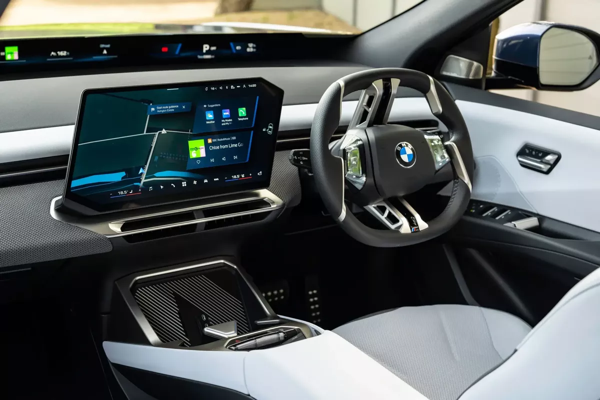 BMW'den tartışma yaratan karar: Fiziksel düğmeler azalıyor