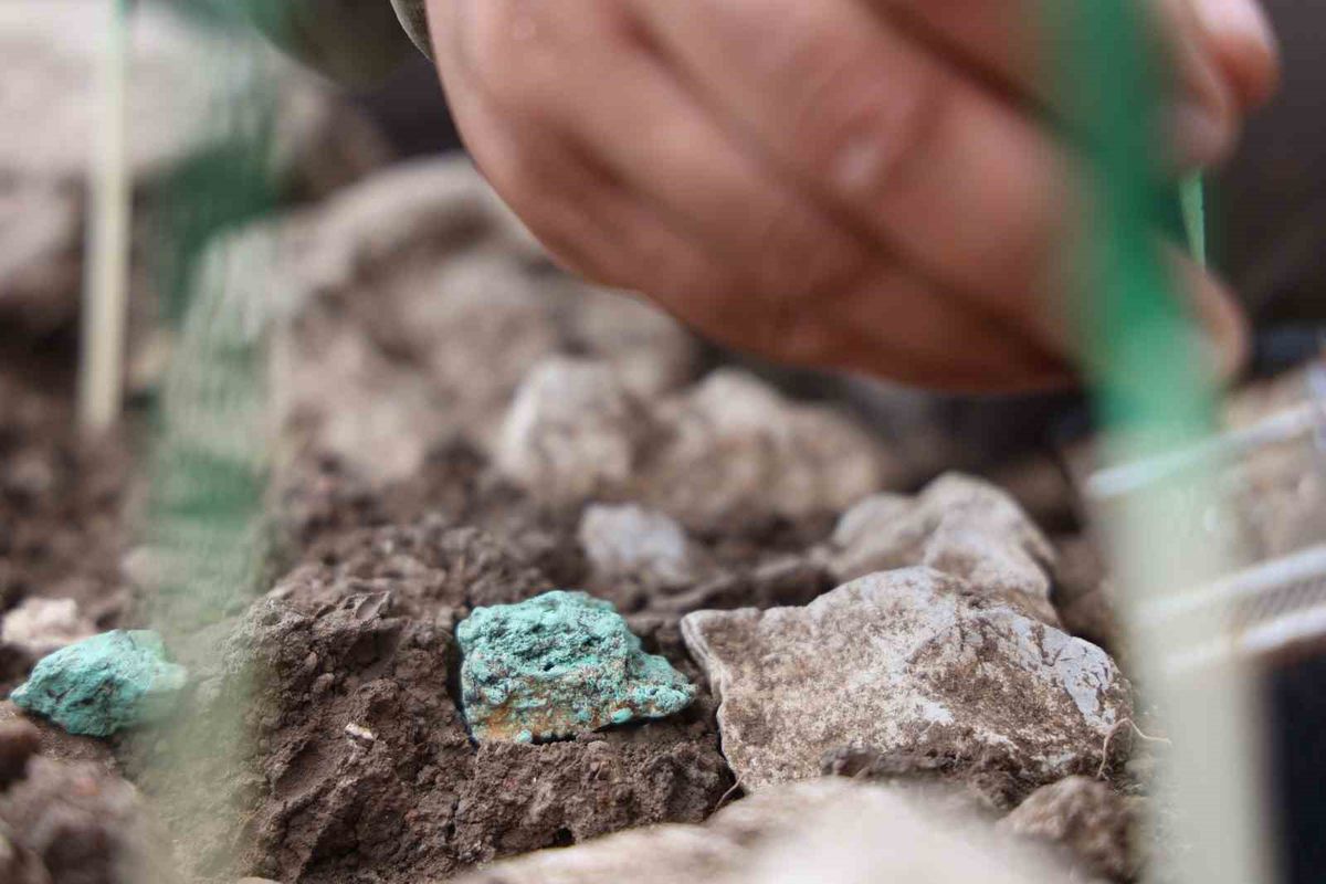 Çayönü'nde 42 Malakit ve Bakır Nesne Bulundu