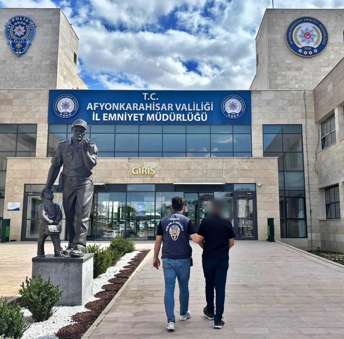 Afyonkarahisar'da Müstehcen Yayın Suçundan Aranan Şahıs Yakalandı