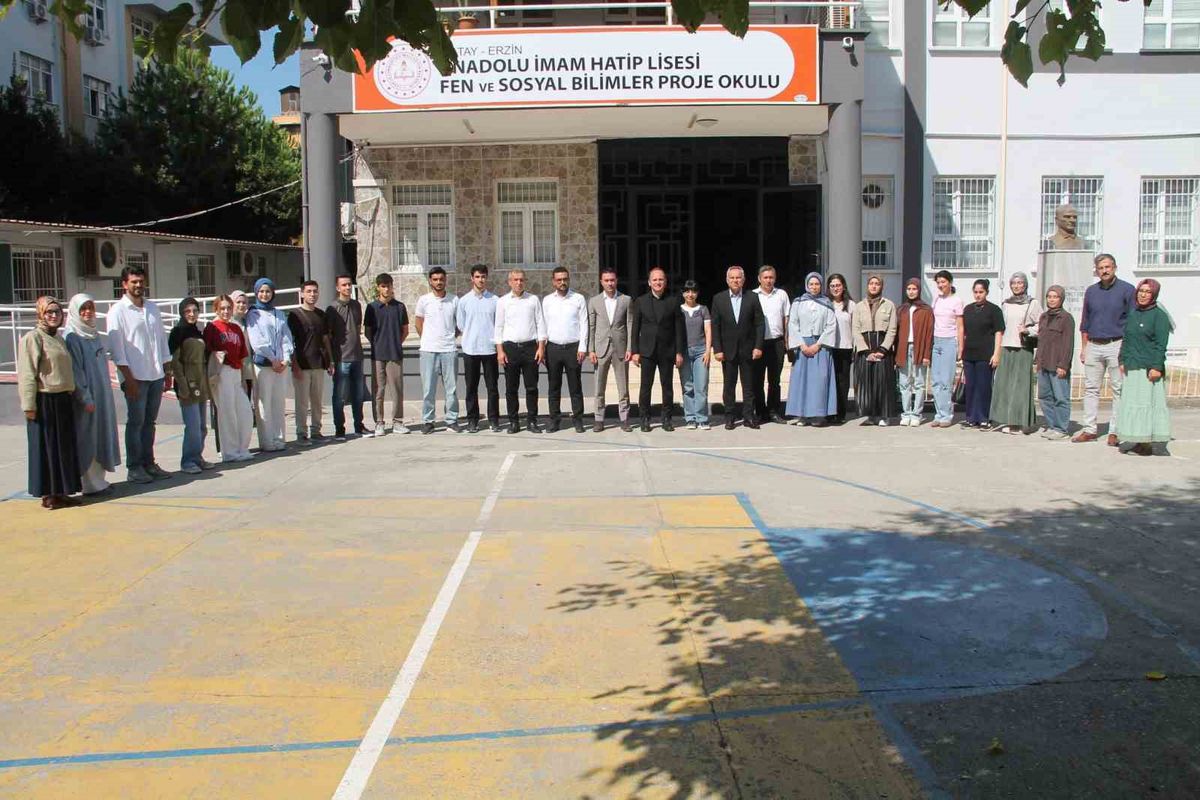 Erzin'de YKS Başarısı: Kaymakam Öğrencileri Tebrik Etti